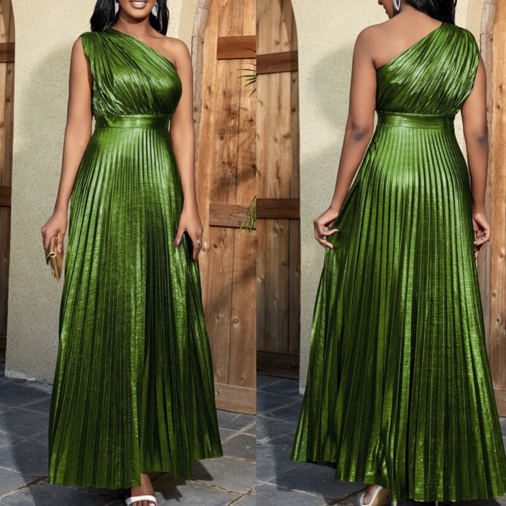 Elegant Green One-Shoulder Pleated Wedding Dress
